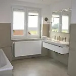 Tatil Evi Weisses Duenenhaus Mit Meerblick Böhl