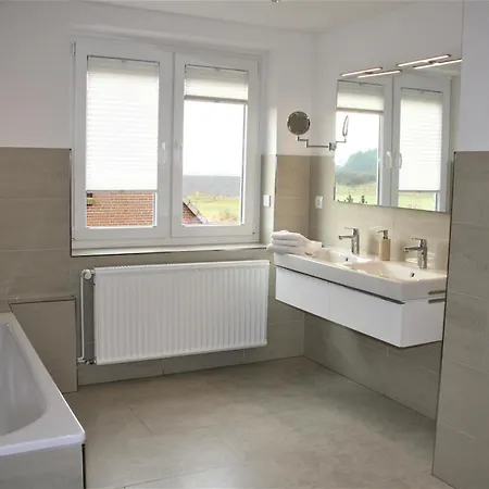 Dom wakacyjny Weisses Duenenhaus Mit Meerblick Böhl