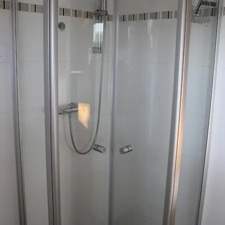 Weisses Duenenhaus Mit Meerblick Böhl